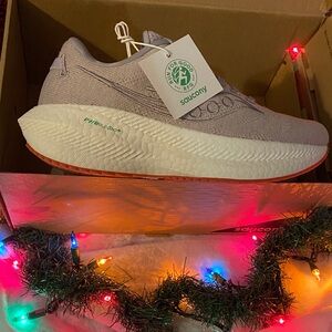 Saucony Mauve Running Shoes